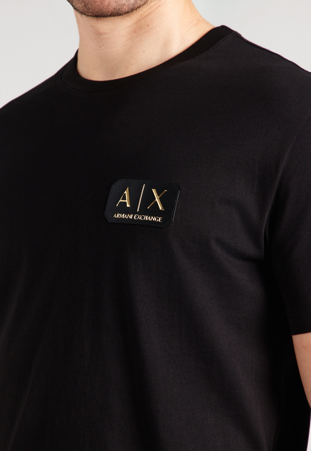 T-Shirt Com Logotipo Em Dourado