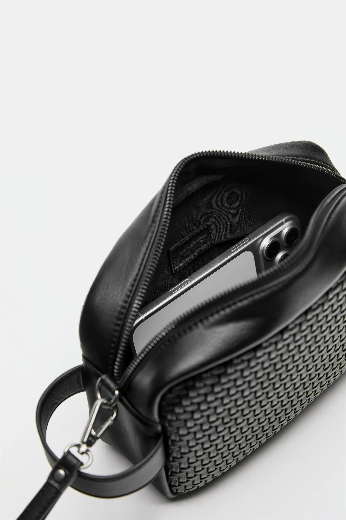 Necessaire Trançado Com Alça