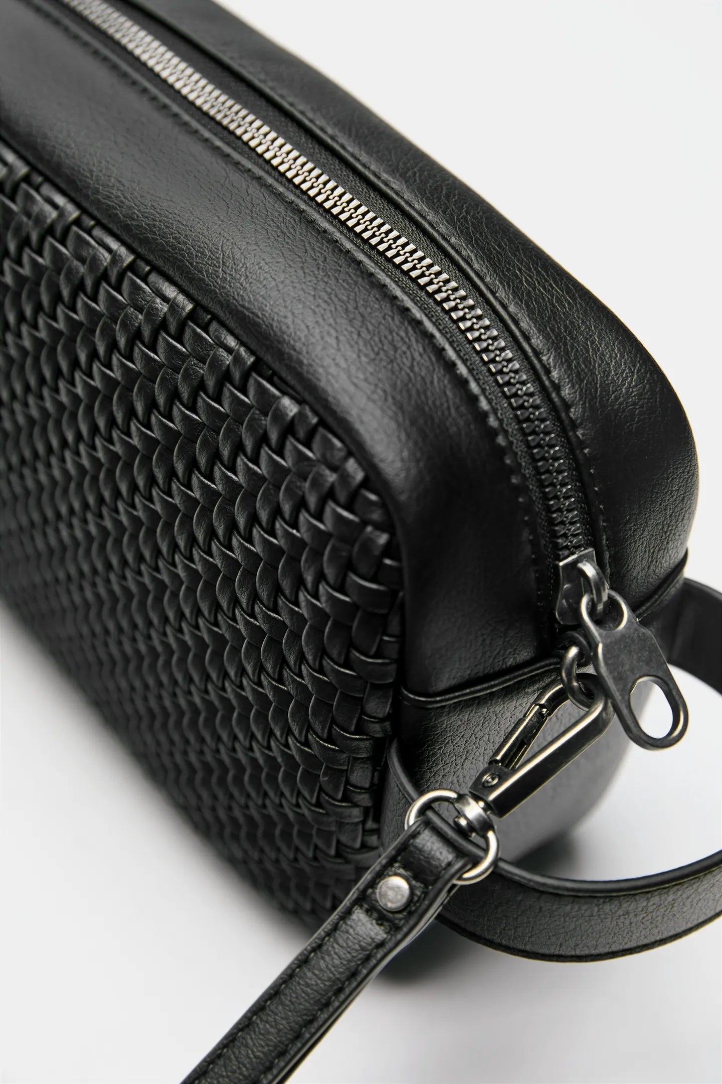 Necessaire Trançado Com Alça