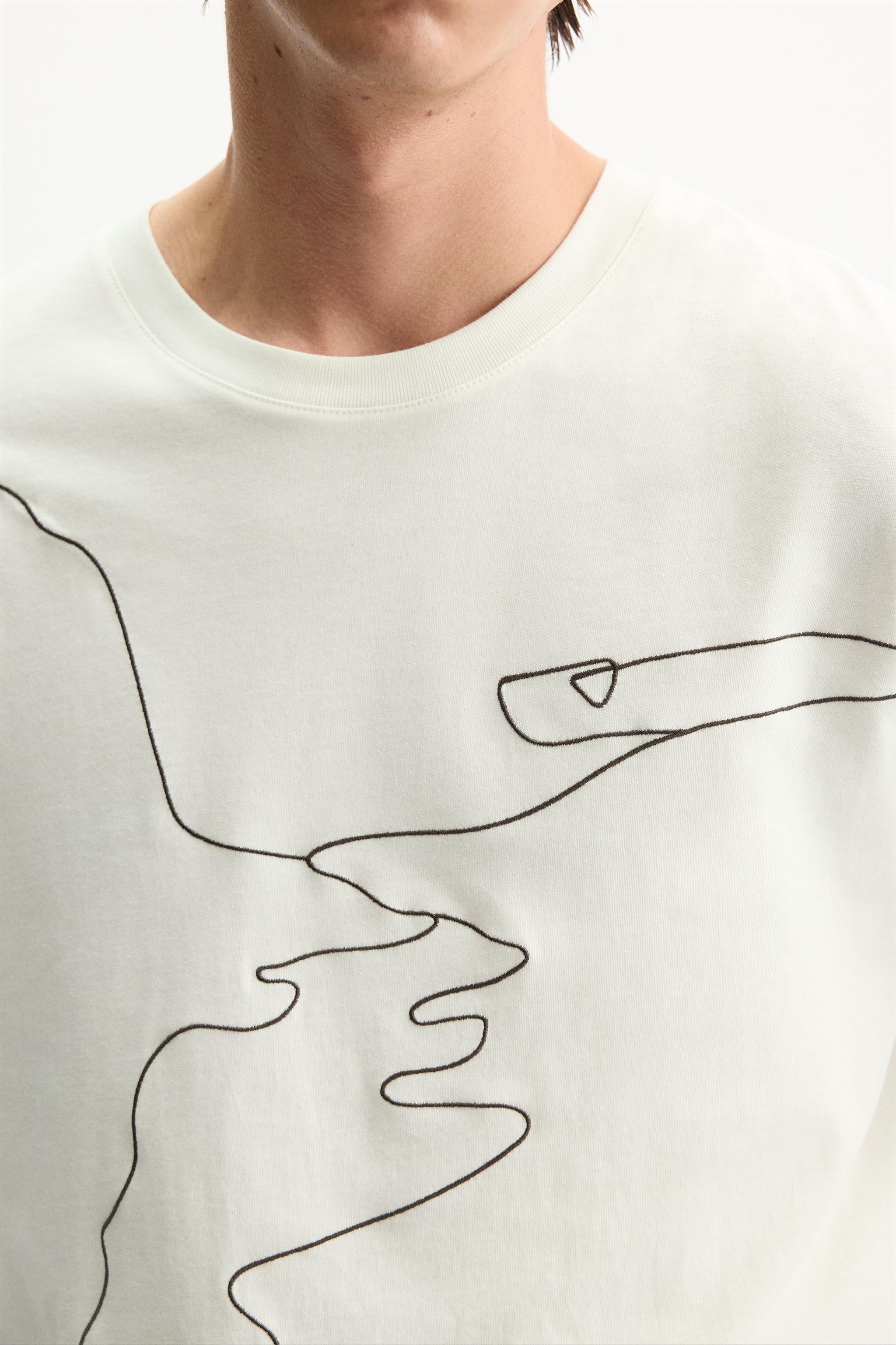 T-Shirt Bordado Contraste