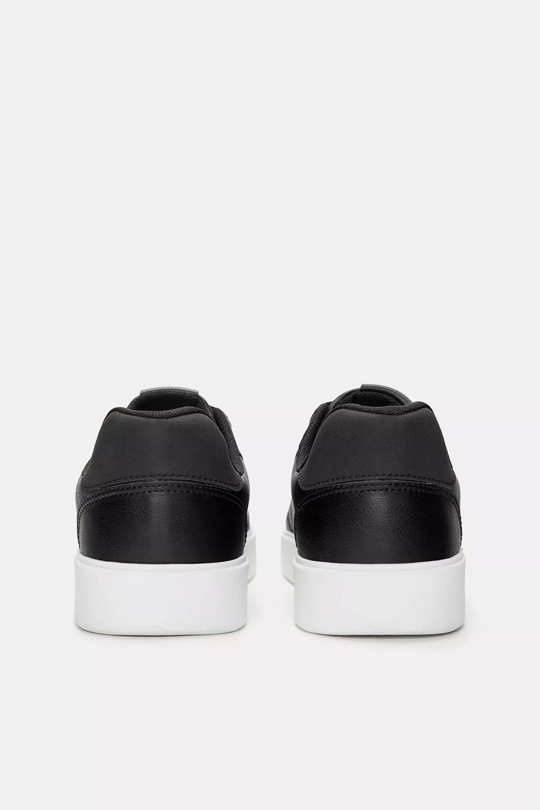 Tênis Casual Com Detalhe